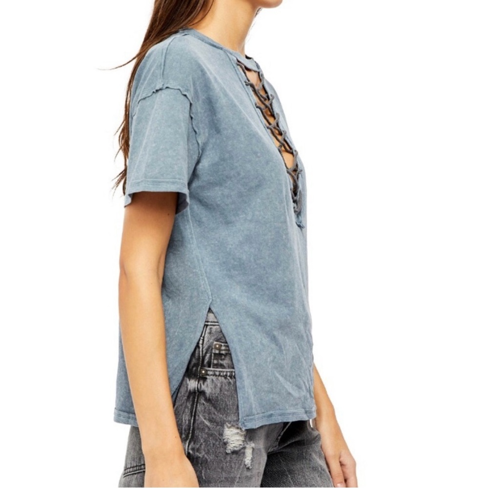 We The Free Azalea Acid Blue Tee Shirt Women’s Medium Lace Up Deep Vee Detail - Picture 2 of 9